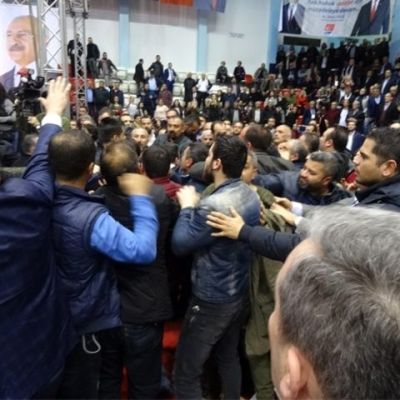 CHP İzmir İl Kongresi savaş alanına döndü