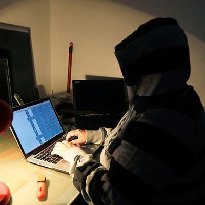 hacker-bilgisayar-şifre