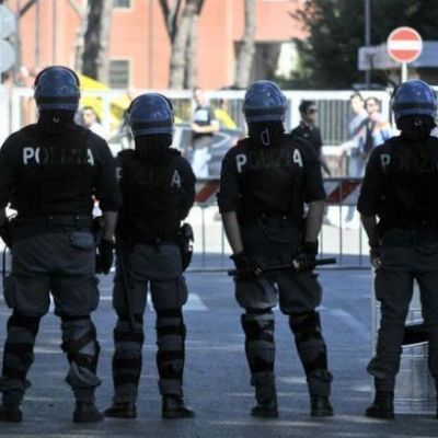 İtalya polisinden işçilere şiddet