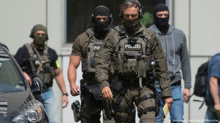 Almanyada-aşırı-sağcı-polisler