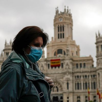 İspanya’nın koronavirüs salgını yönetimi protesto edildi
