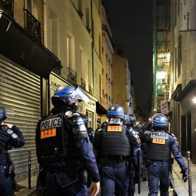 İslam düşmanları Fransa’da polis eşliğinde sokağa çıktı