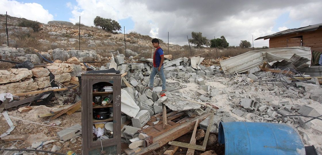 İsrail askerleri Batı Şeria’da Filistinlilere ait bir ev ile su deposunu yıktı