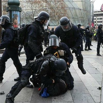 Fransa giderek polis devletine dönüşüyor