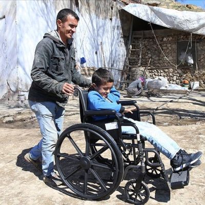 Engelli çocuk için devlet kolları sıvadı