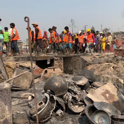 Bangladeş’te, Arakanlı Müslümanların kaldığı mülteci kampında yangın