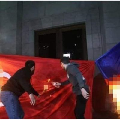 Ermeniler “sözde soykırımı” anmak için Türk bayrağı yaktı
