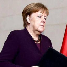 ABD Merkel'i izledi