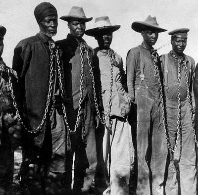Almanya Namibya Soykırımı’nda 100 bin kişiyi katletti