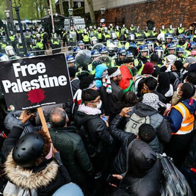 İngiltere’de Filistinlilere destek olan kadın polise soruşturma açıldı