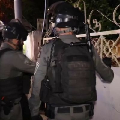 İşgalci İsrail askerlerinden, Kudüs’te Filistinlilerin evlerine baskın