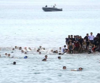 İspanya askerleri Faslı göçmenleri denize attı