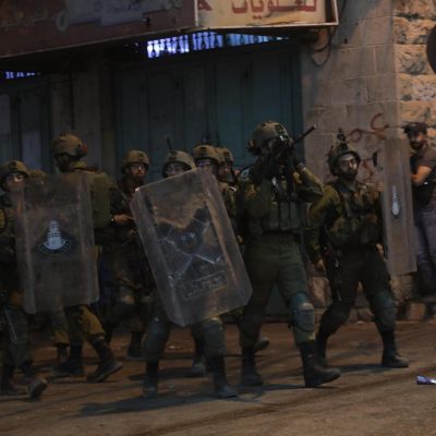 İsrail askerleri, Doğu Kudüs’te Filistinli bir genci daha gözaltına aldı