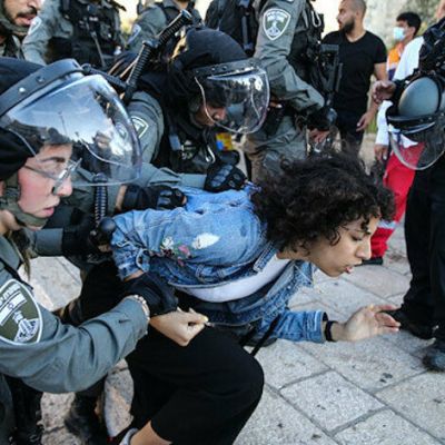 İşgalci İsrail polisi yine Filistinlilere saldırdı