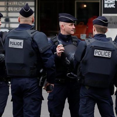 Fransız polisi yine medeniyet dağıtıyor