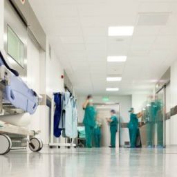 Fransadaki-hastaneler-de-yatak-sayilari-azaltildi