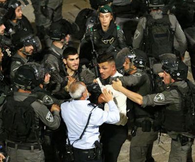 İşgalci İsrail polisi Kudüs’te Filistinlilere saldırdı