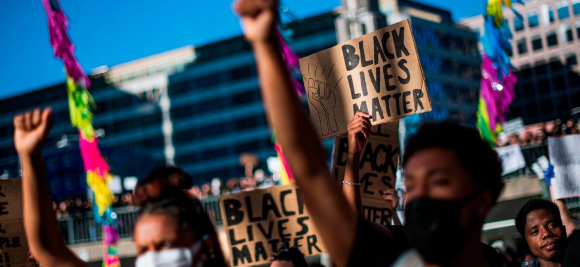 isvecte-siyahilerin-hayatı-önemlidir-protestosuna-katilan-36-kisiye-suclama