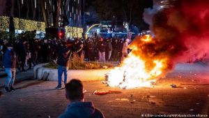 hollanda-basbakani-protestoculara-aptaller-dedi