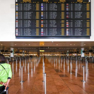 Avrupa ve ABD havalimanlarında personel eksikliği nedeniyle seyahatler adeta işkenceye dönüştü.